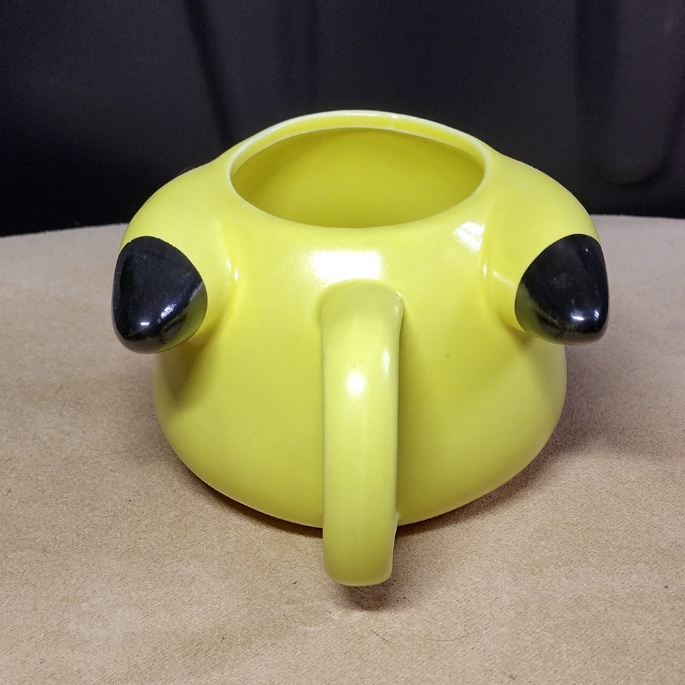 Large Pikachu Mug - Picture 3 of 6